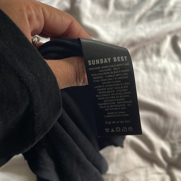 Aritzia. Sunday Best. Scoop neck croptop. Light ribbing - Picture 3 of 4